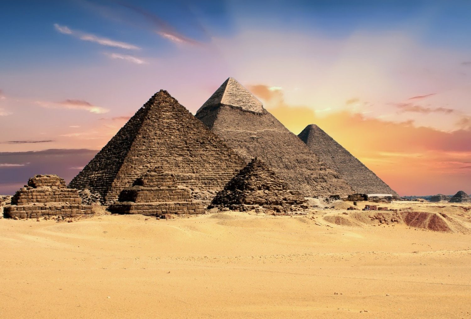 pyramids-gfdba4a793_1920